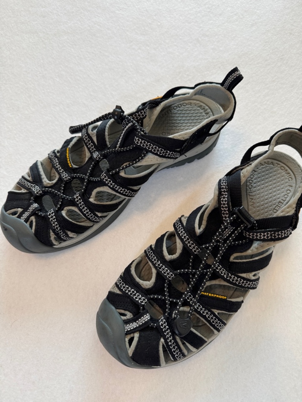 KEEN Women’s Closed Toe Whisper Waterproof Hiking Sandals. EUC Size 9.5